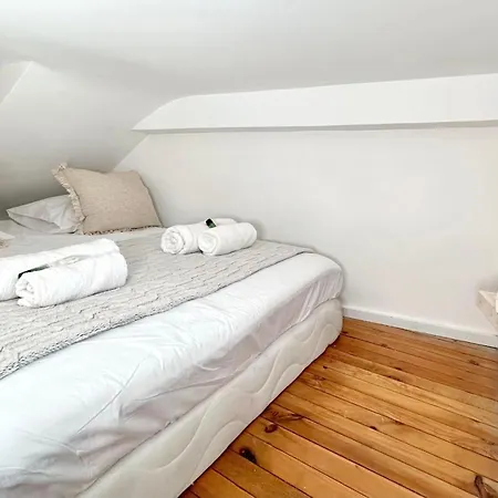 Stylish Steps From Le Marais Apartment *