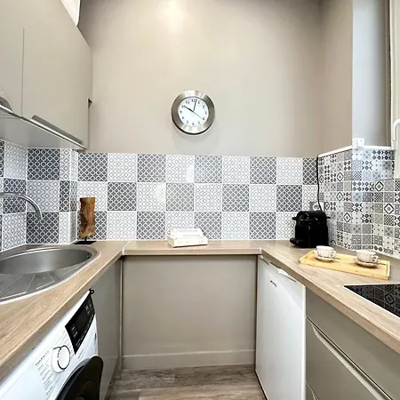 Stylish Steps From Le Marais Apartment *