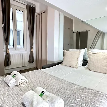 Stylish Steps From Le Marais Apartment Paris