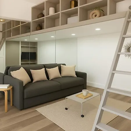 Louvre - Premium For 3 *