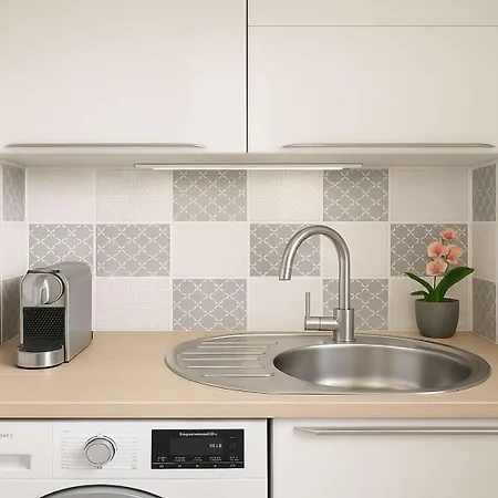 Louvre - Premium For 3 *