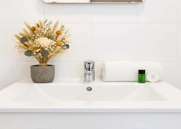 Louvre - Premium For 3 *