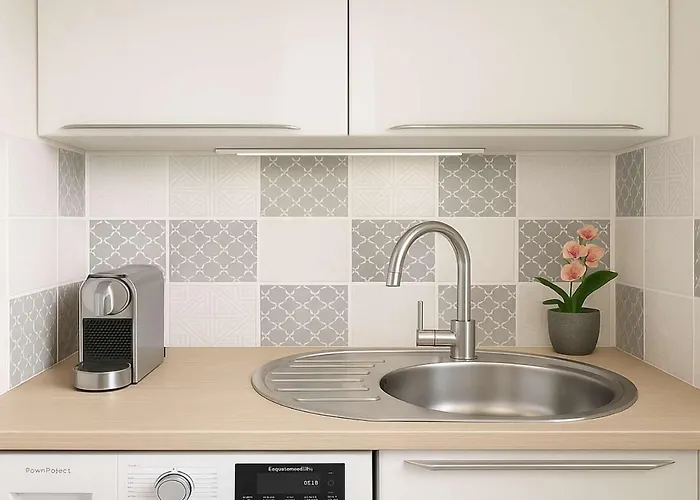 Louvre - Premium For 3 *