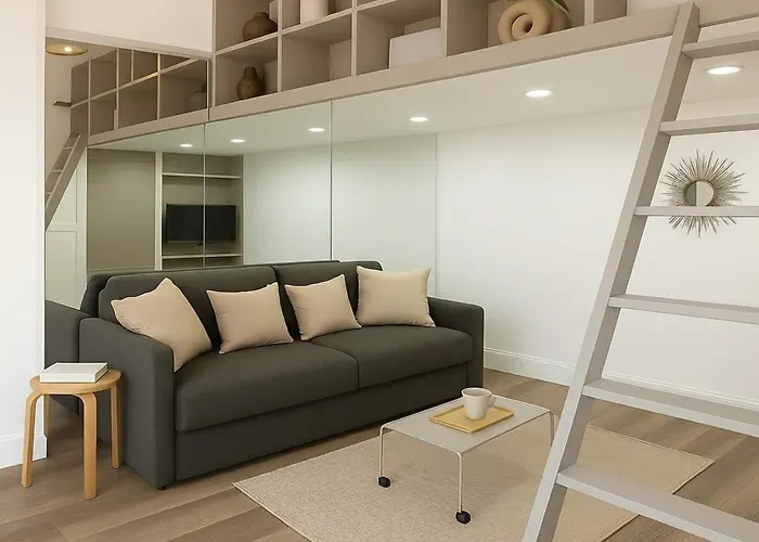 Louvre - Premium For 3 *